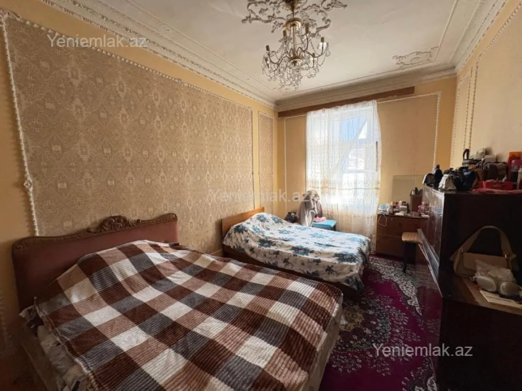 Satılır 4 otaqlı köhnə tikili 115 m²