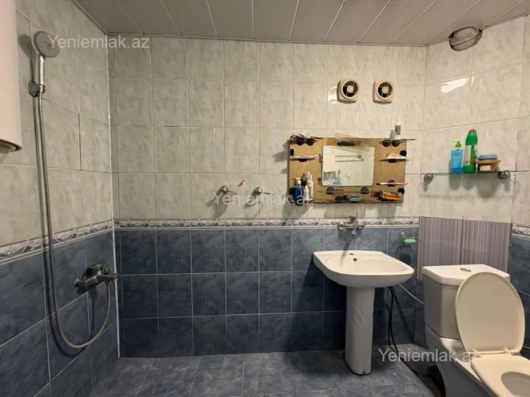 Satılır 4 otaqlı köhnə tikili 115 m²