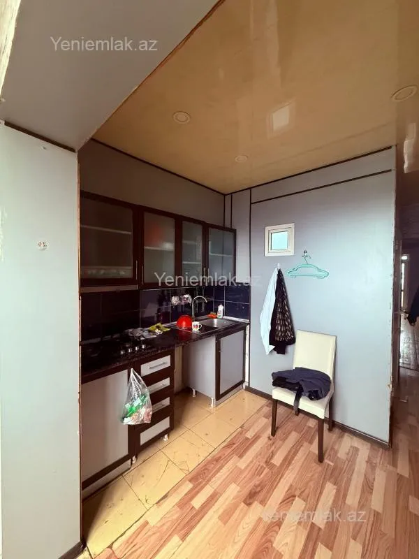 Satılır 4 otaqlı köhnə tikili 110 m²
