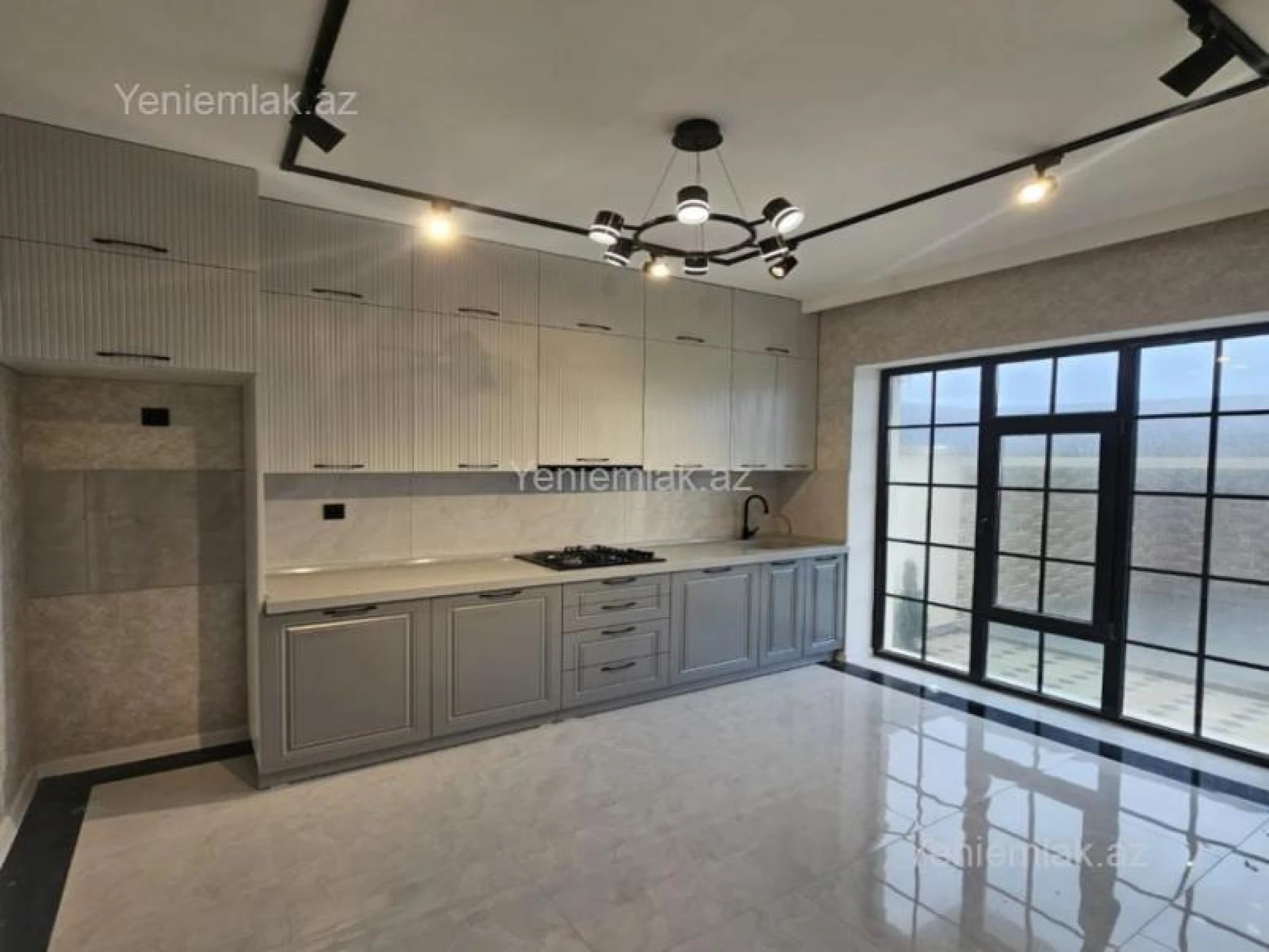 Satılır 5 otaqlı həyət evi 200 m²