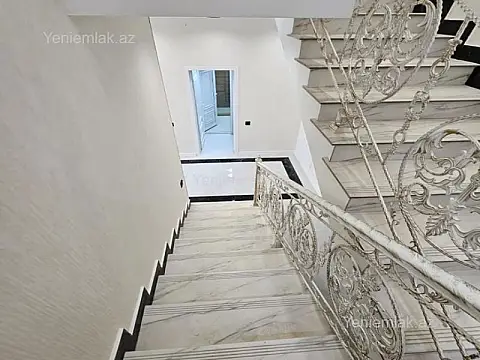 Satılır 5 otaqlı həyət evi 200 m²