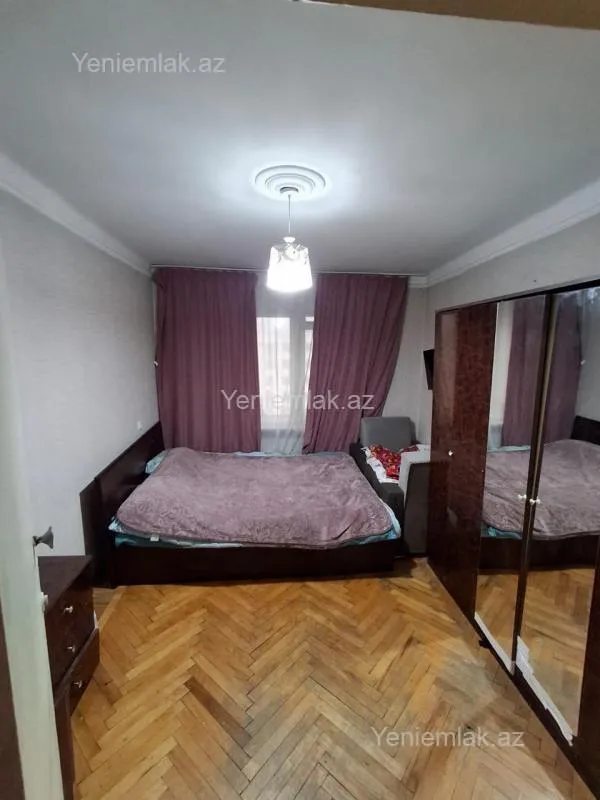 Satılır 2 otaqlı köhnə tikili 65 m²