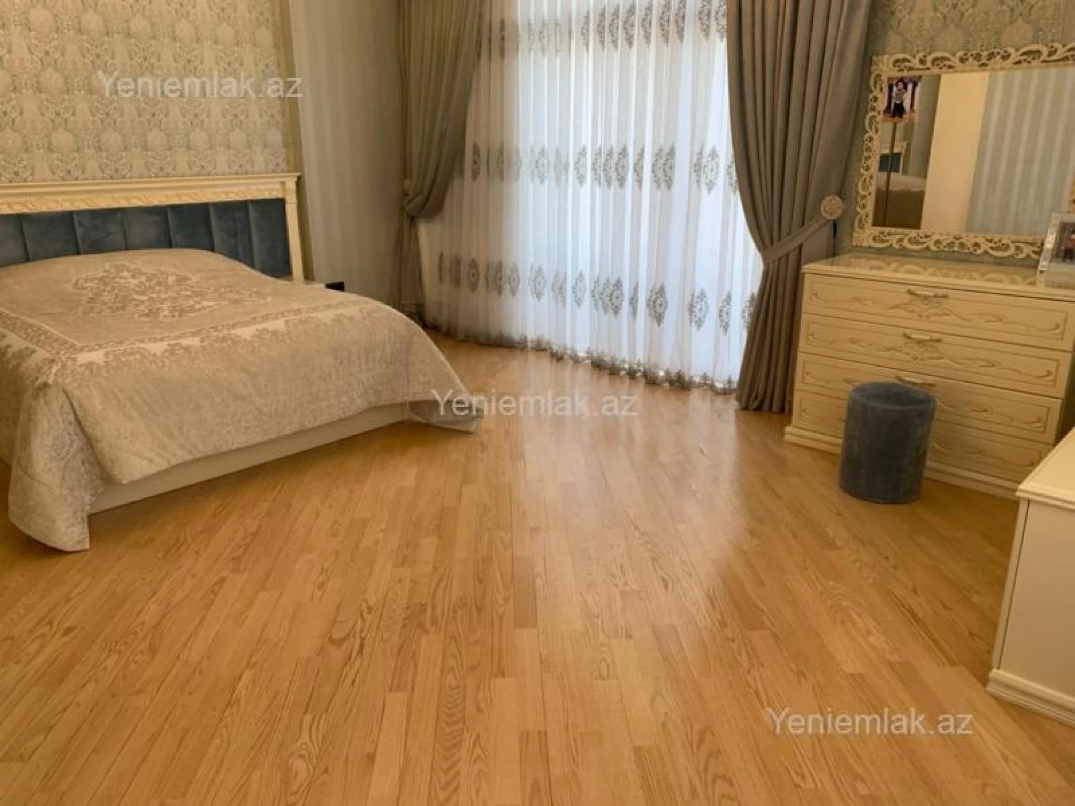 Satılır 4 otaqlı yeni tikili 220 m²