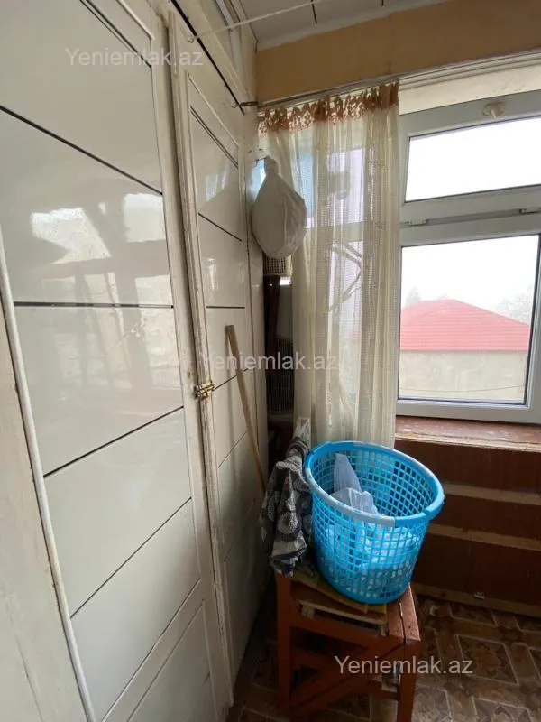 Satılır 4 otaqlı köhnə tikili 100 m²