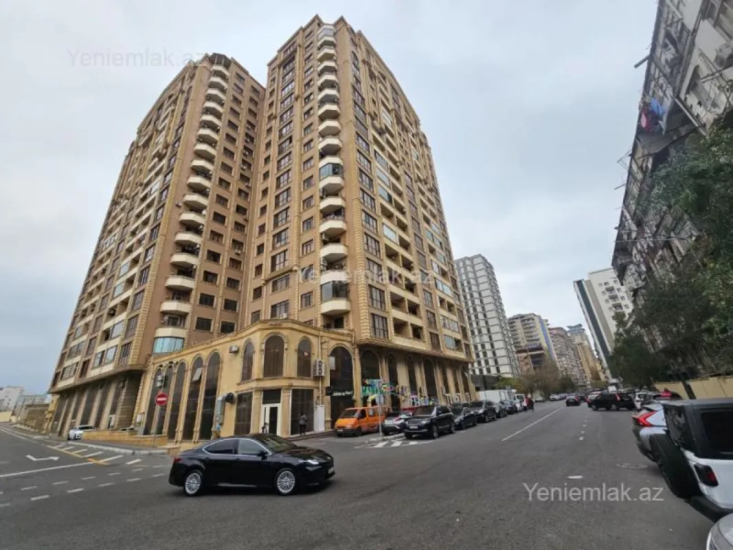 Satılır 4 otaqlı yeni tikili 185 m²