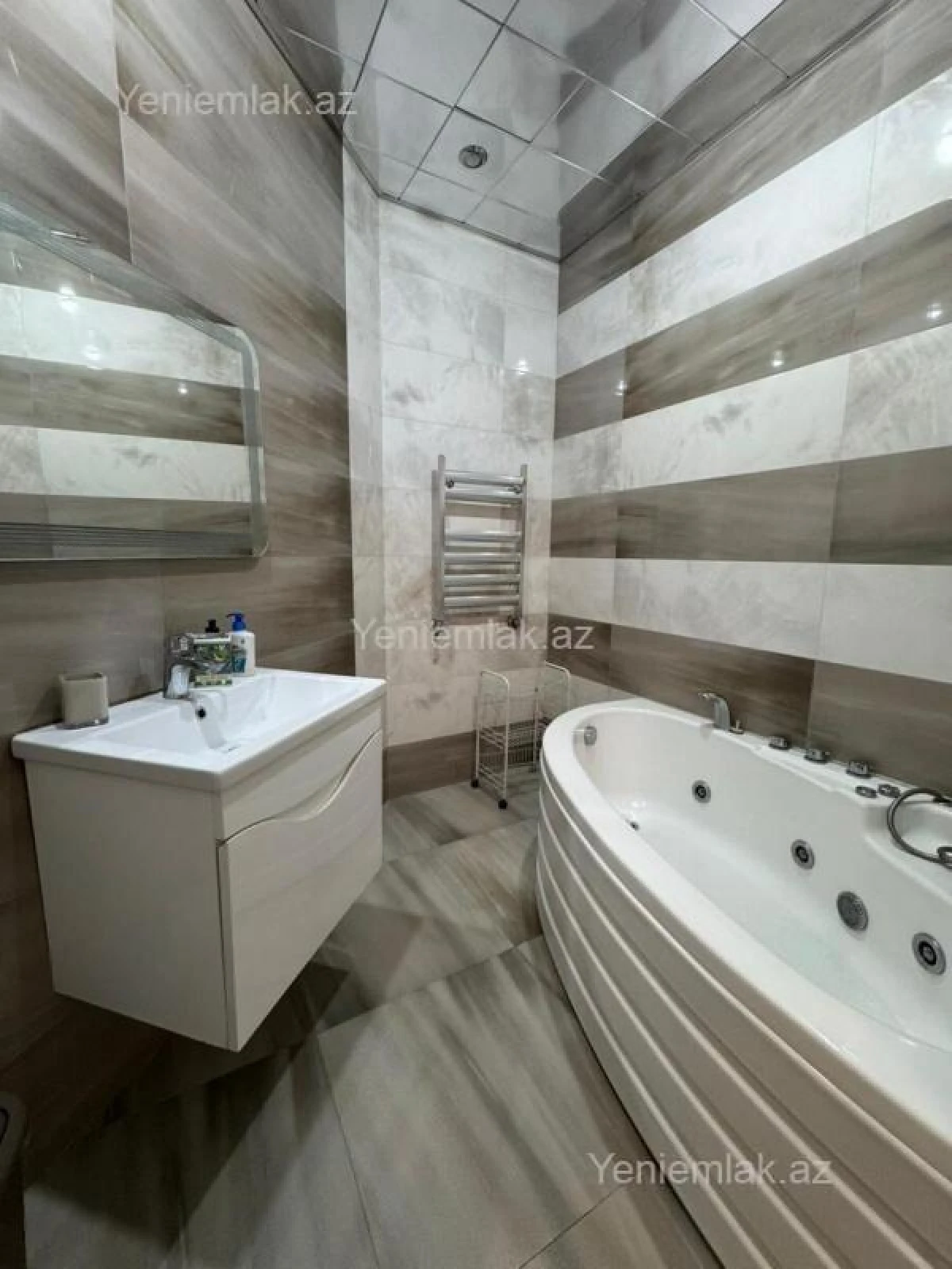 Satılır 4 otaqlı yeni tikili 185 m²