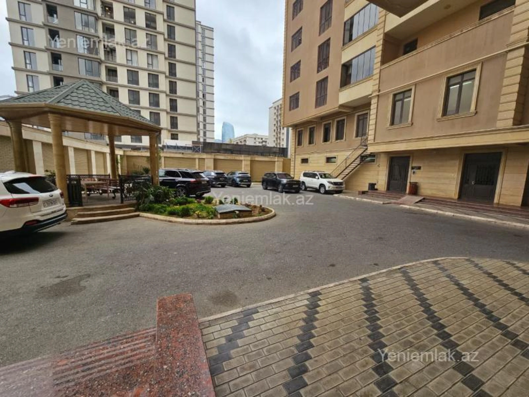 Satılır 4 otaqlı yeni tikili 185 m²