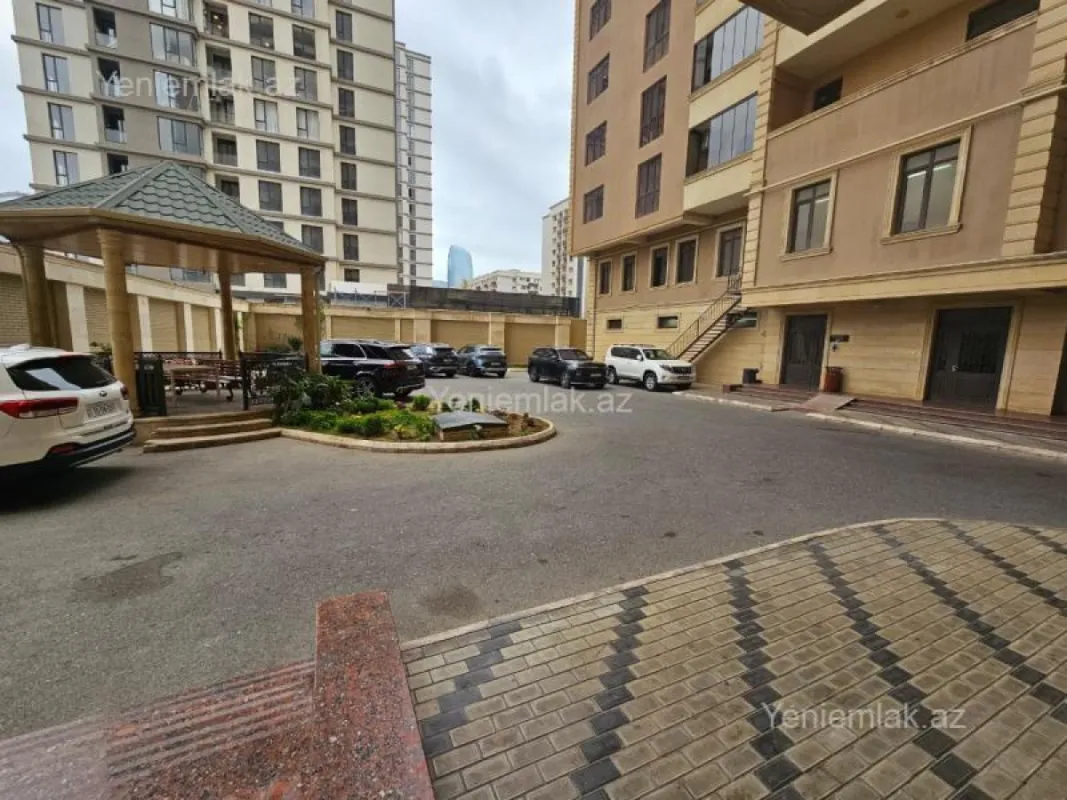 Satılır 4 otaqlı yeni tikili 185 m²