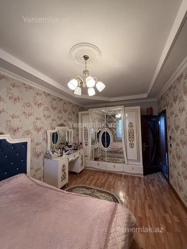 Satılır 4 otaqlı köhnə tikili 100 m²