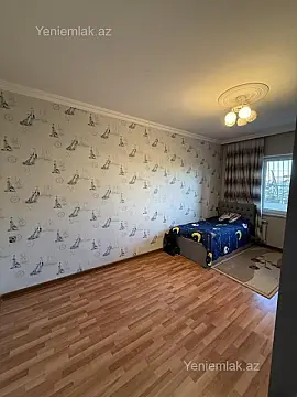 Satılır 4 otaqlı köhnə tikili 100 m²