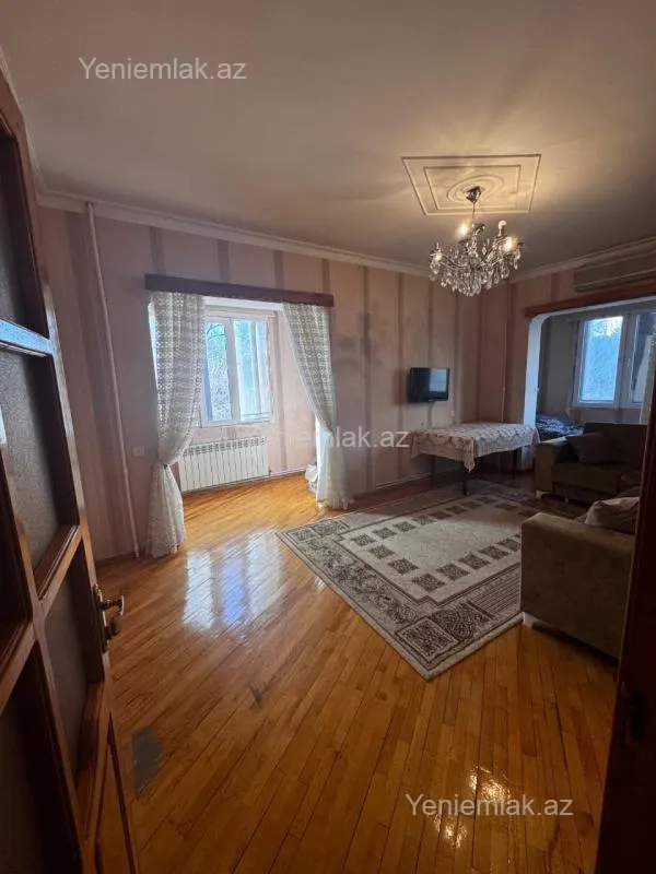 Satılır 2 otaqlı köhnə tikili 60 m²