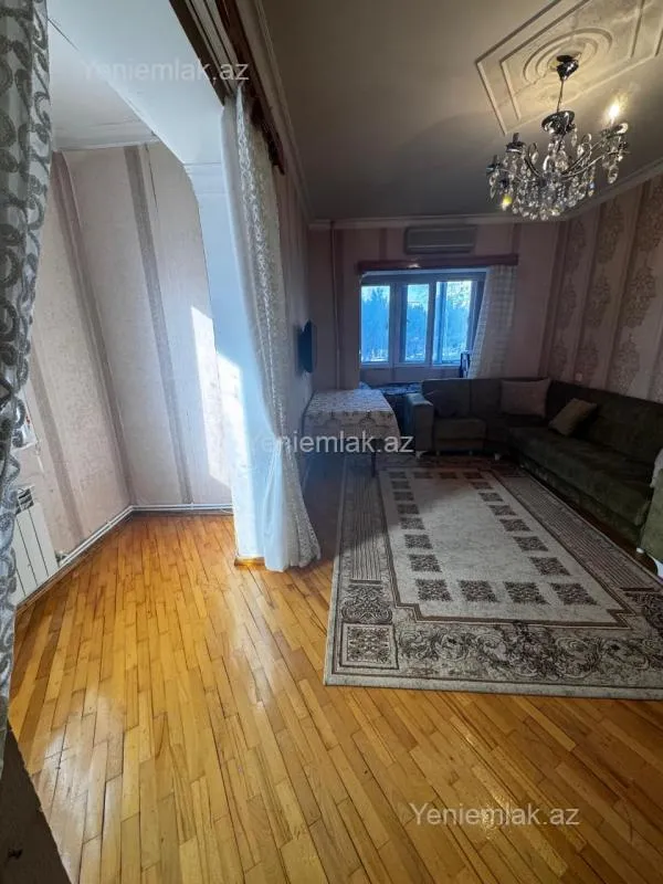 Satılır 2 otaqlı köhnə tikili 60 m²