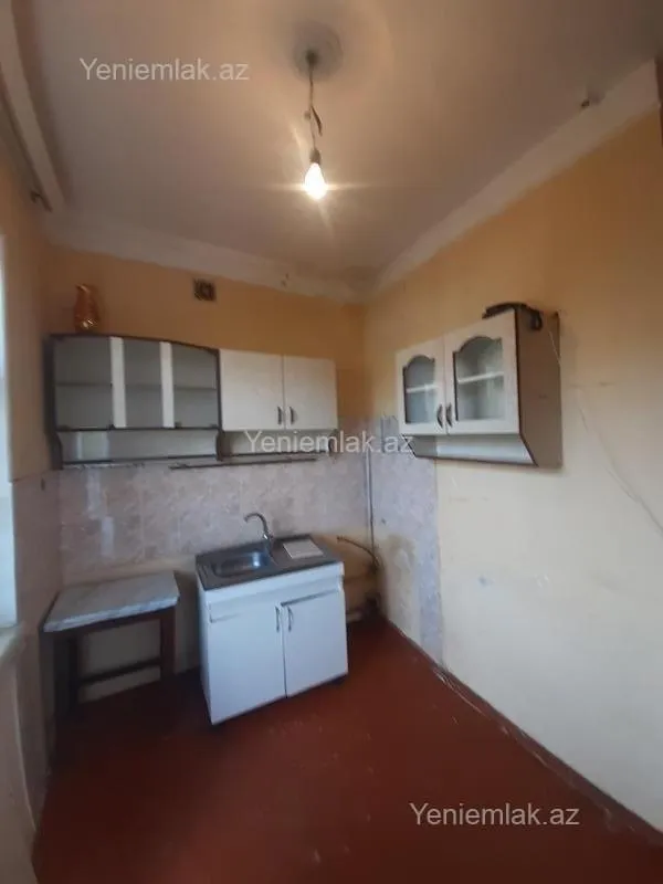 Satılır 3 otaqlı köhnə tikili 85 m²