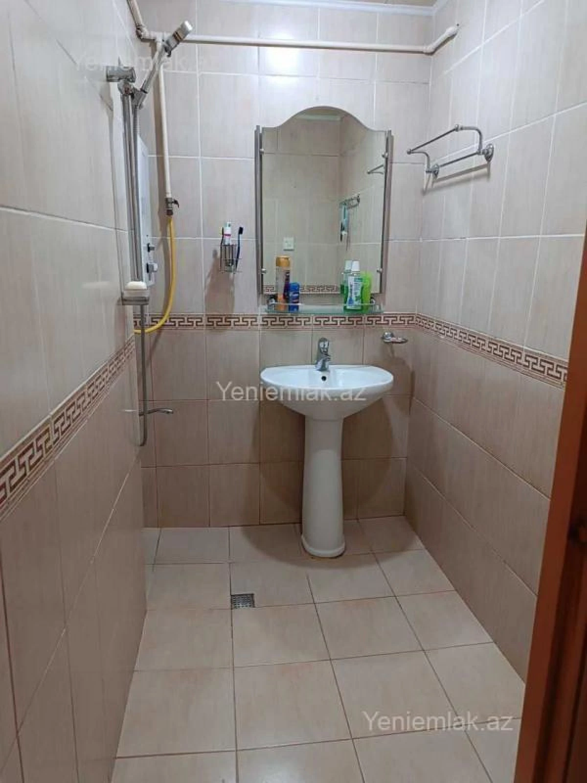 Satılır 2 otaqlı köhnə tikili 65 m²