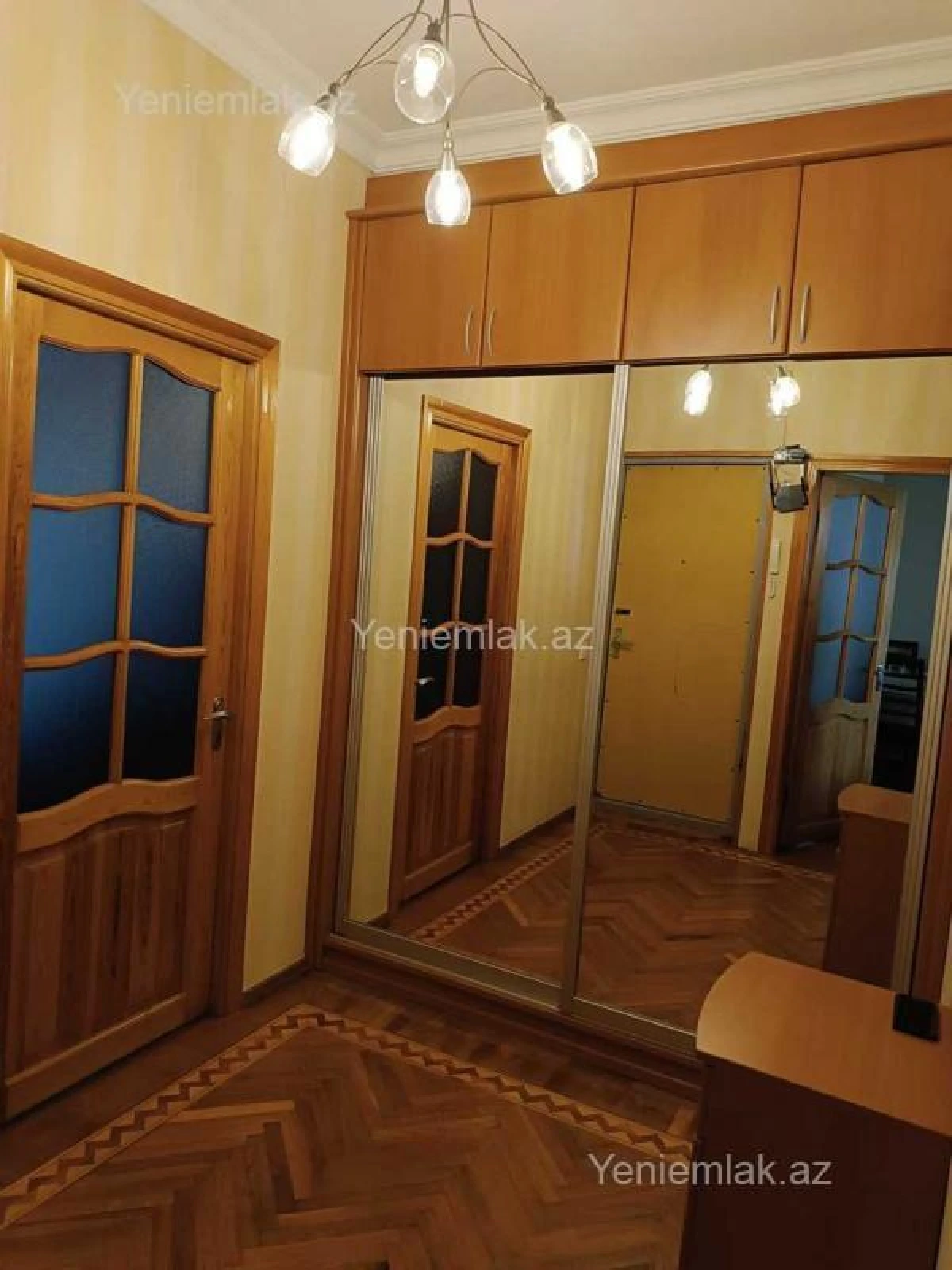 Satılır 2 otaqlı köhnə tikili 65 m²