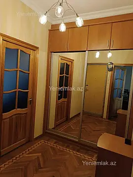 Satılır 2 otaqlı köhnə tikili 65 m²