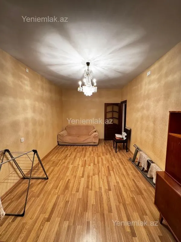 Satılır 4 otaqlı köhnə tikili 100 m²