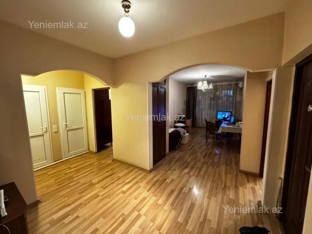 Satılır 4 otaqlı köhnə tikili 100 m²