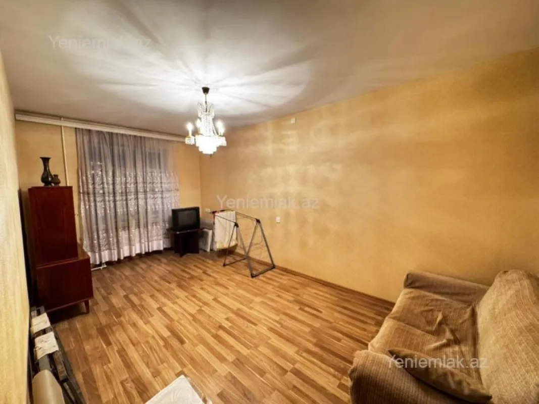 Satılır 4 otaqlı köhnə tikili 100 m²