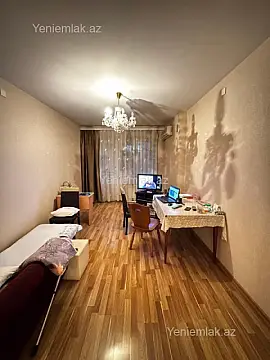 Satılır 4 otaqlı köhnə tikili 100 m²