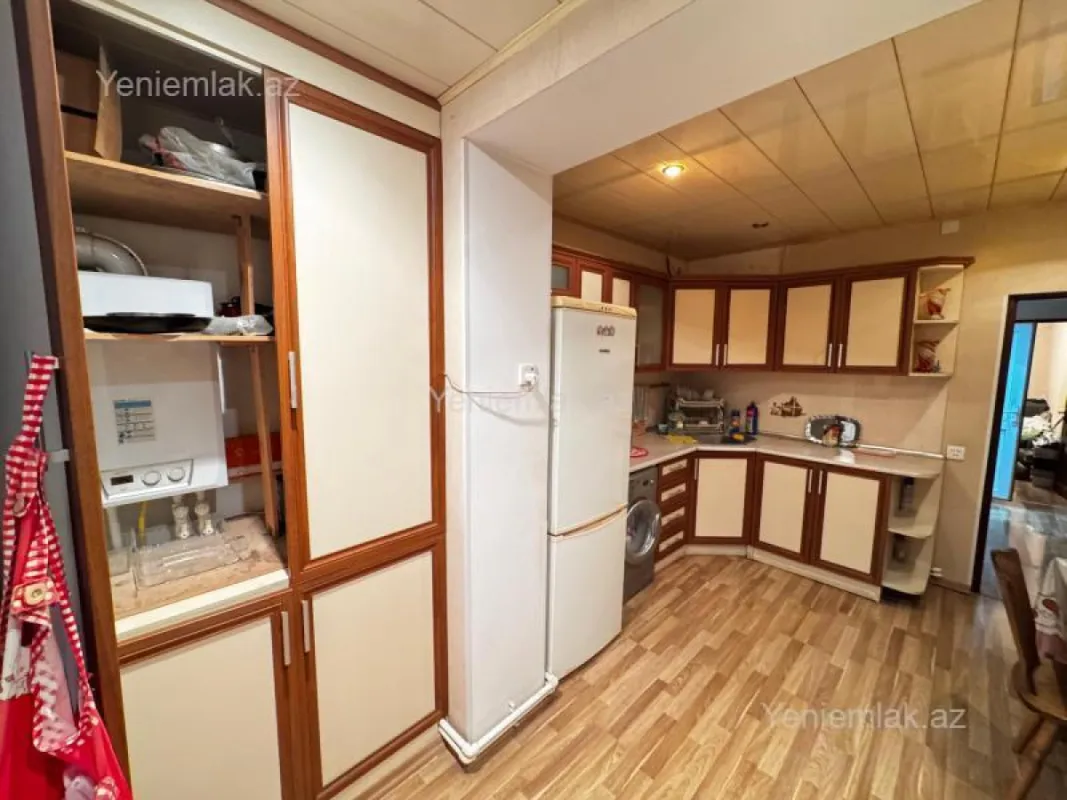 Satılır 4 otaqlı köhnə tikili 100 m²