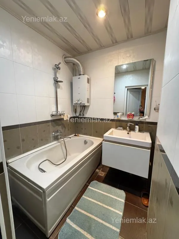 Satılır 4 otaqlı köhnə tikili 100 m²