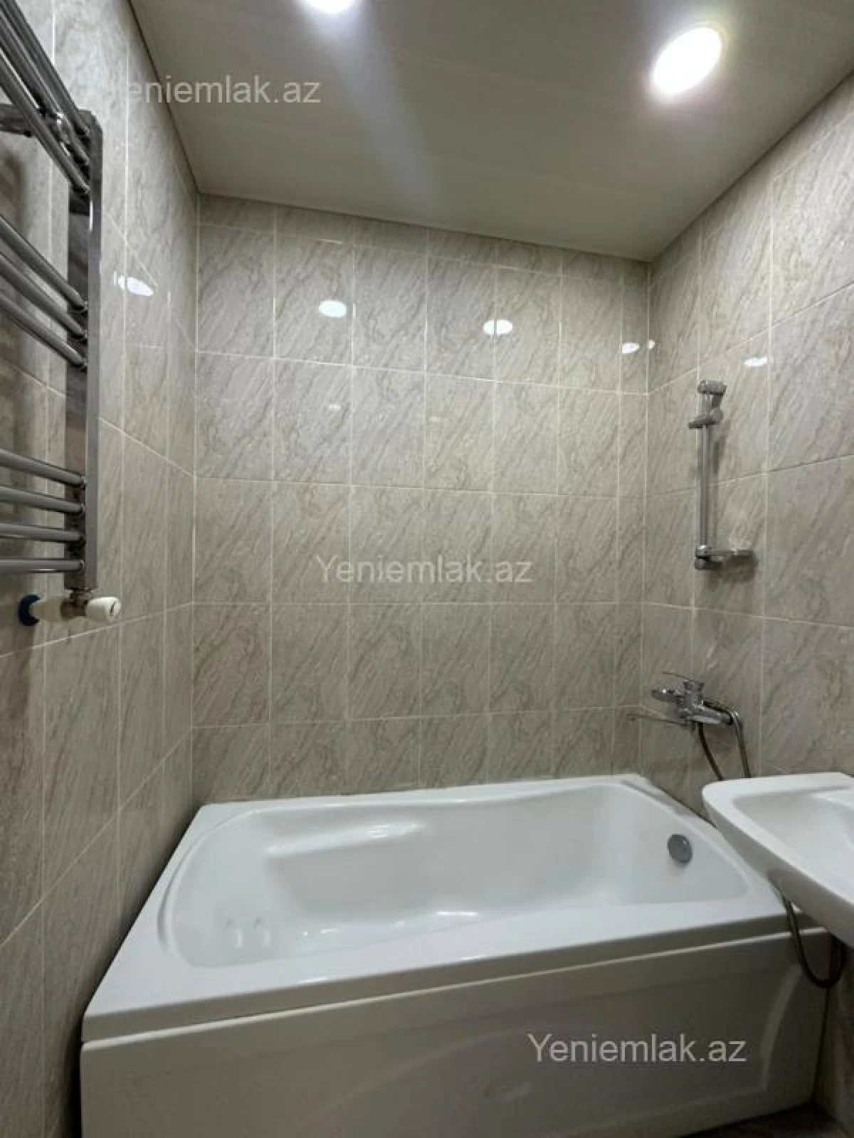 Satılır 3 otaqlı yeni tikili 85 m²