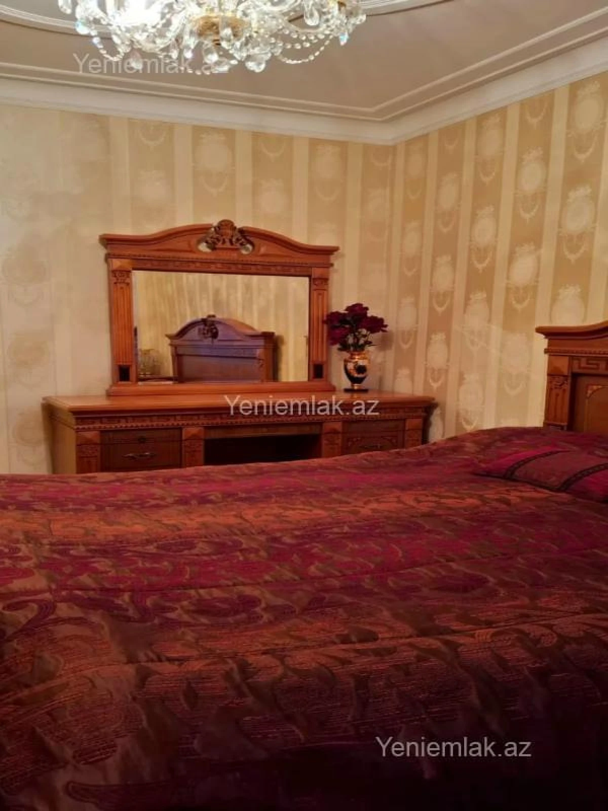 Satılır 5 otaqlı köhnə tikili 150 m²