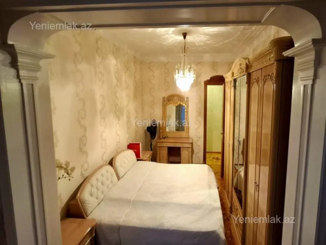 Satılır 5 otaqlı köhnə tikili 150 m²