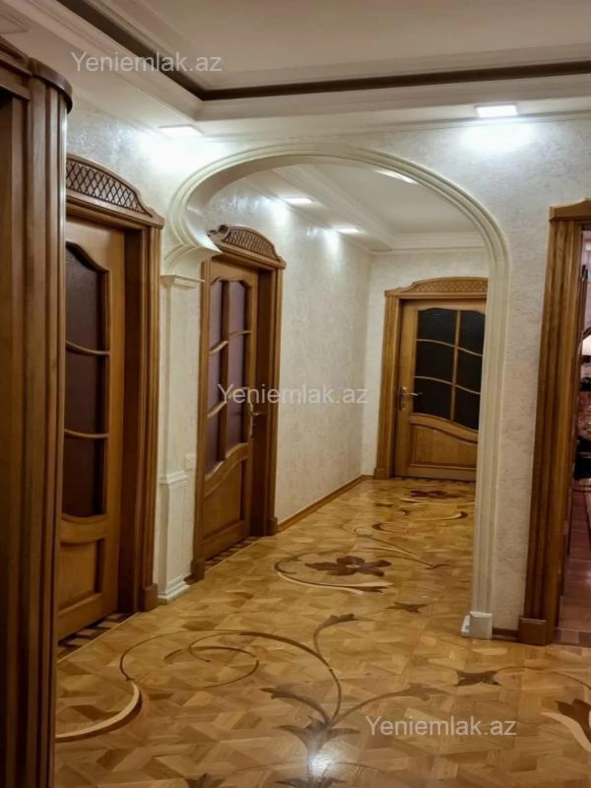 Satılır 5 otaqlı köhnə tikili 150 m²