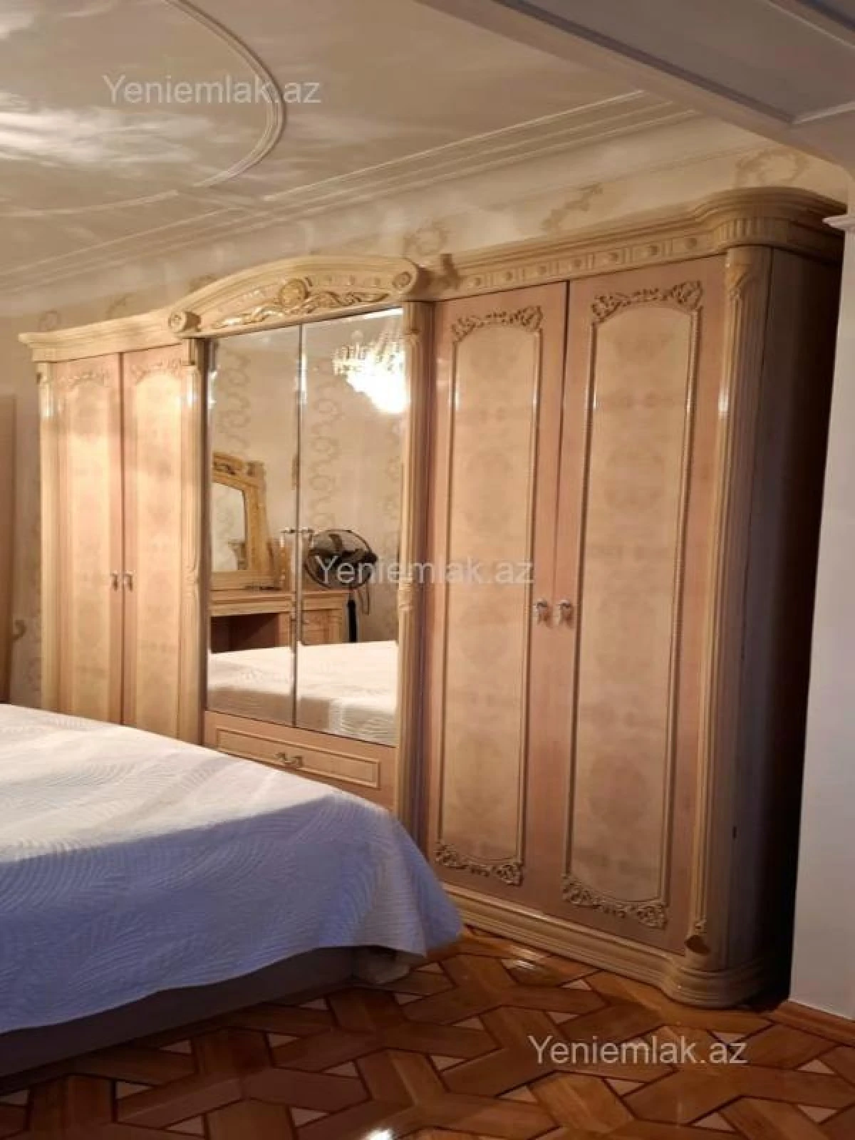 Satılır 5 otaqlı köhnə tikili 150 m²