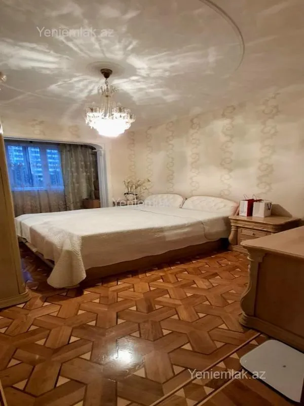 Satılır 5 otaqlı köhnə tikili 150 m²