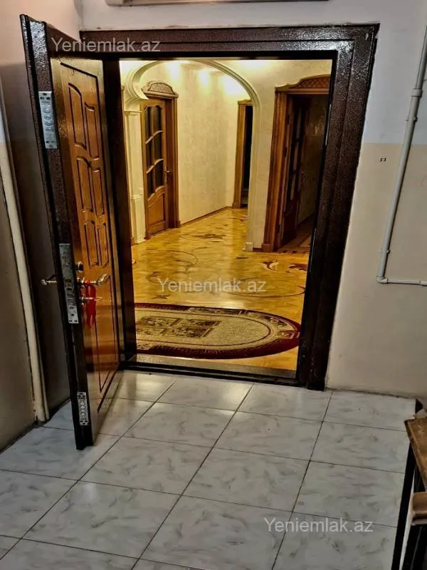 Satılır 5 otaqlı köhnə tikili 150 m²