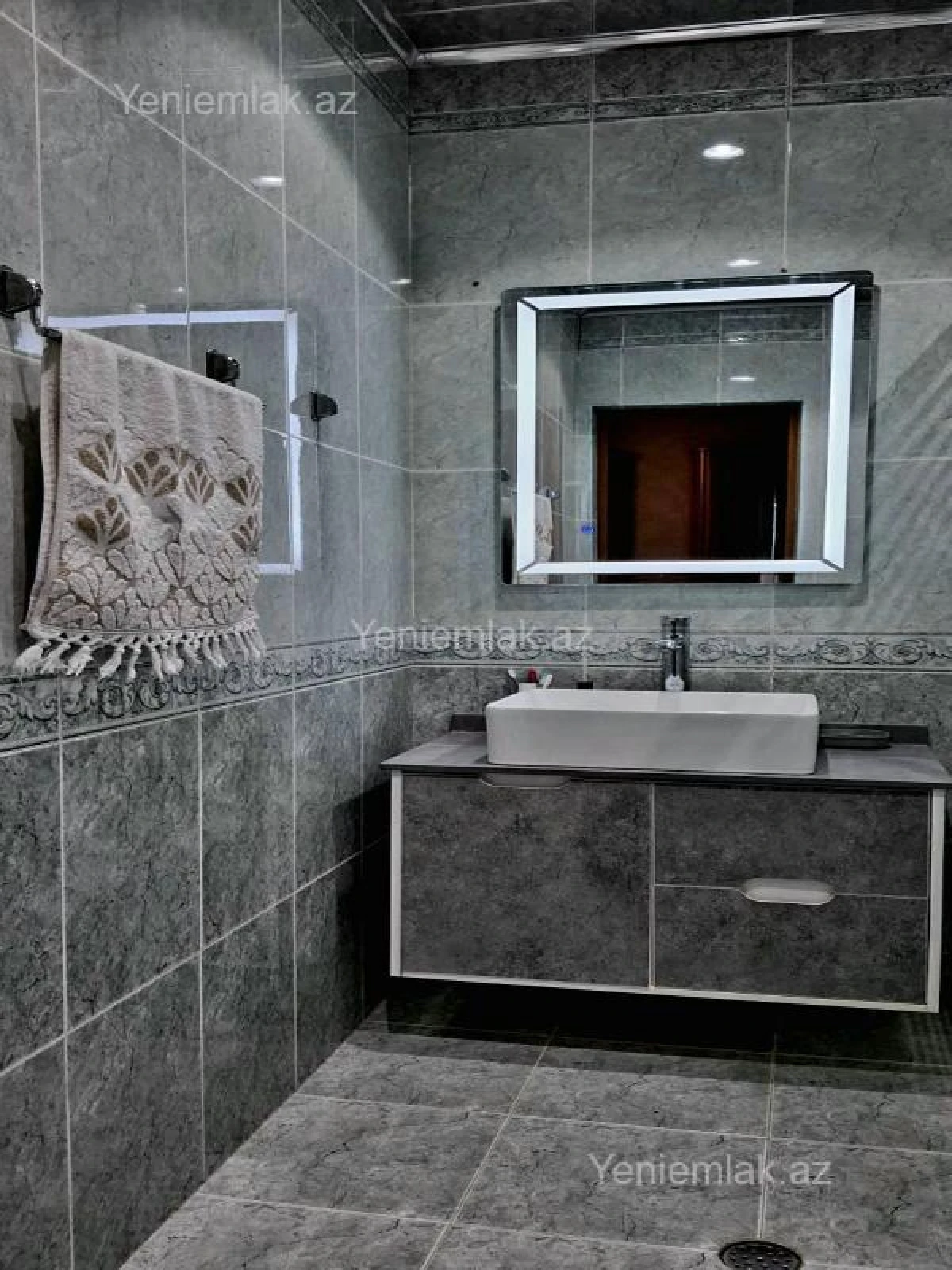 Satılır 5 otaqlı köhnə tikili 150 m²