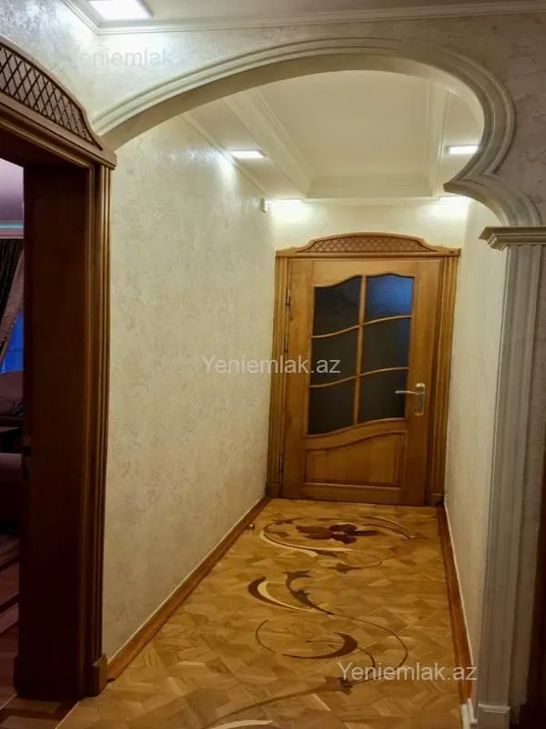 Satılır 5 otaqlı köhnə tikili 150 m²