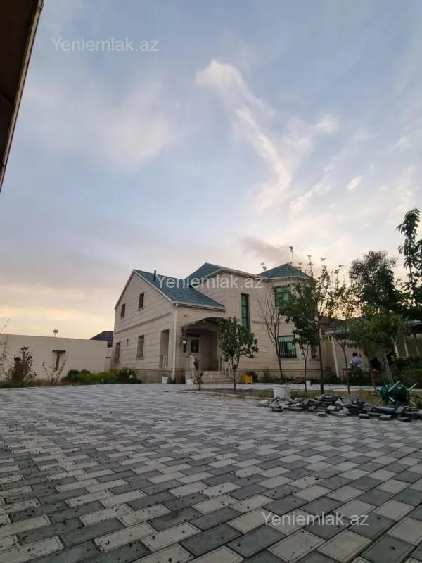Satılır 6 otaqlı həyət evi 260 m²