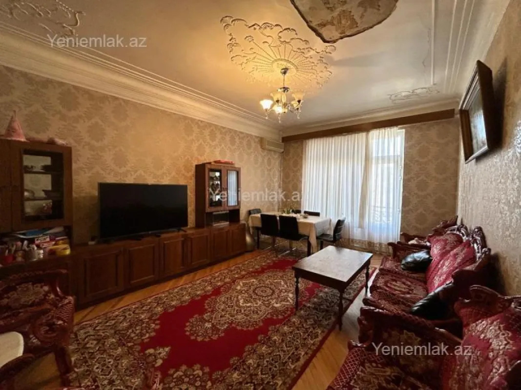 Satılır 3 otaqlı köhnə tikili 100 m²