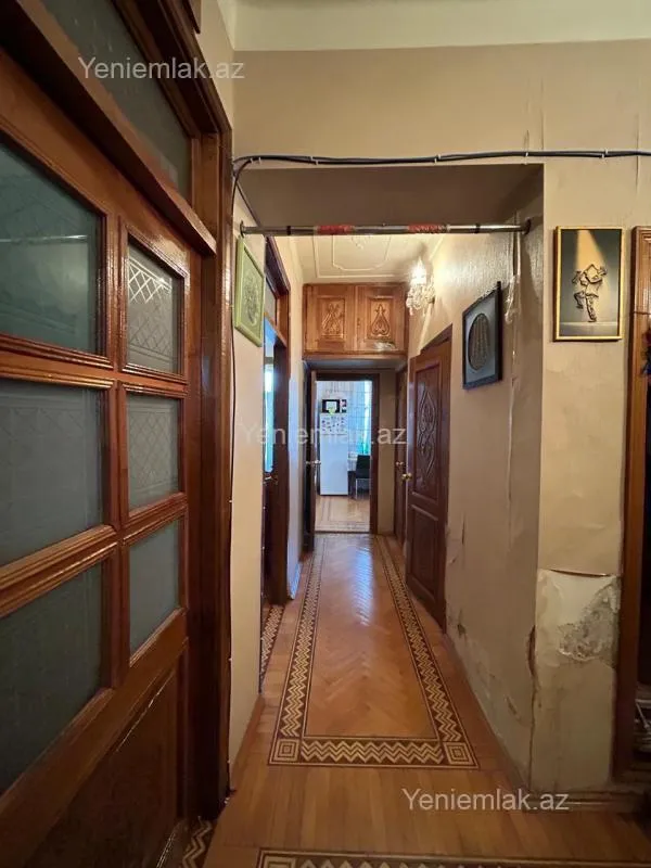 Satılır 3 otaqlı köhnə tikili 100 m²