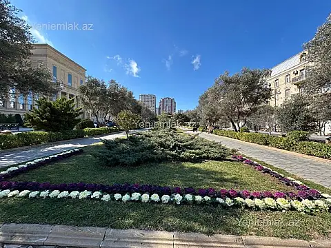 Satılır 3 otaqlı köhnə tikili 100 m²