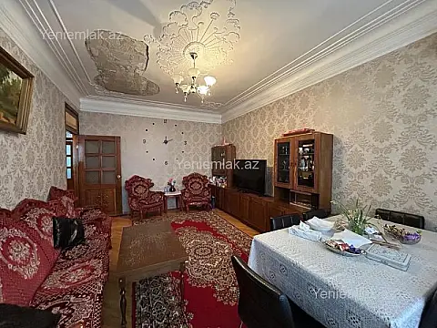 Satılır 3 otaqlı köhnə tikili 100 m²