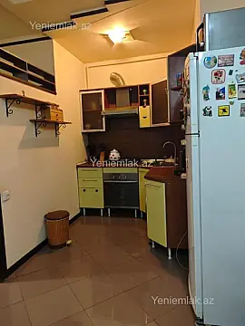 Satılır 3 otaqlı köhnə tikili 100 m²