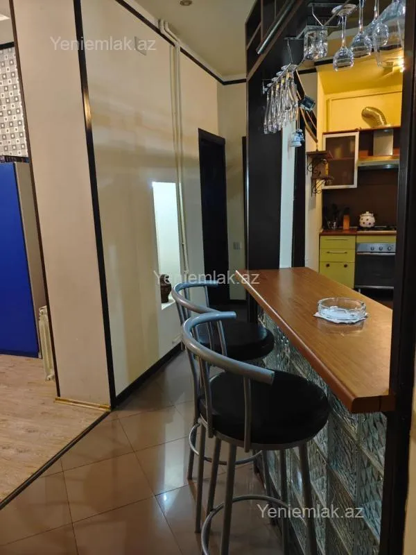 Satılır 3 otaqlı köhnə tikili 100 m²