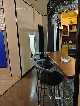 Satılır 3 otaqlı köhnə tikili 100 m²