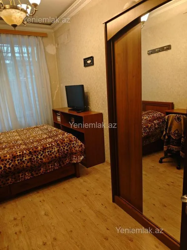 Satılır 3 otaqlı köhnə tikili 100 m²