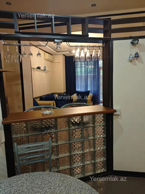 Satılır 3 otaqlı köhnə tikili 100 m²