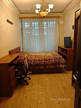 Satılır 3 otaqlı köhnə tikili 100 m²