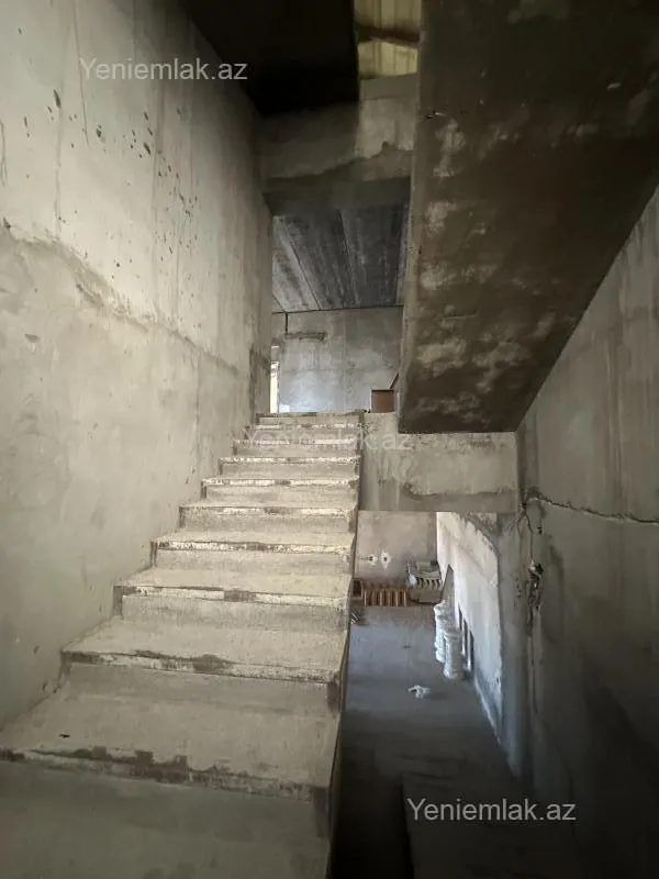 Satılır 7 otaqlı həyət evi 340 m²