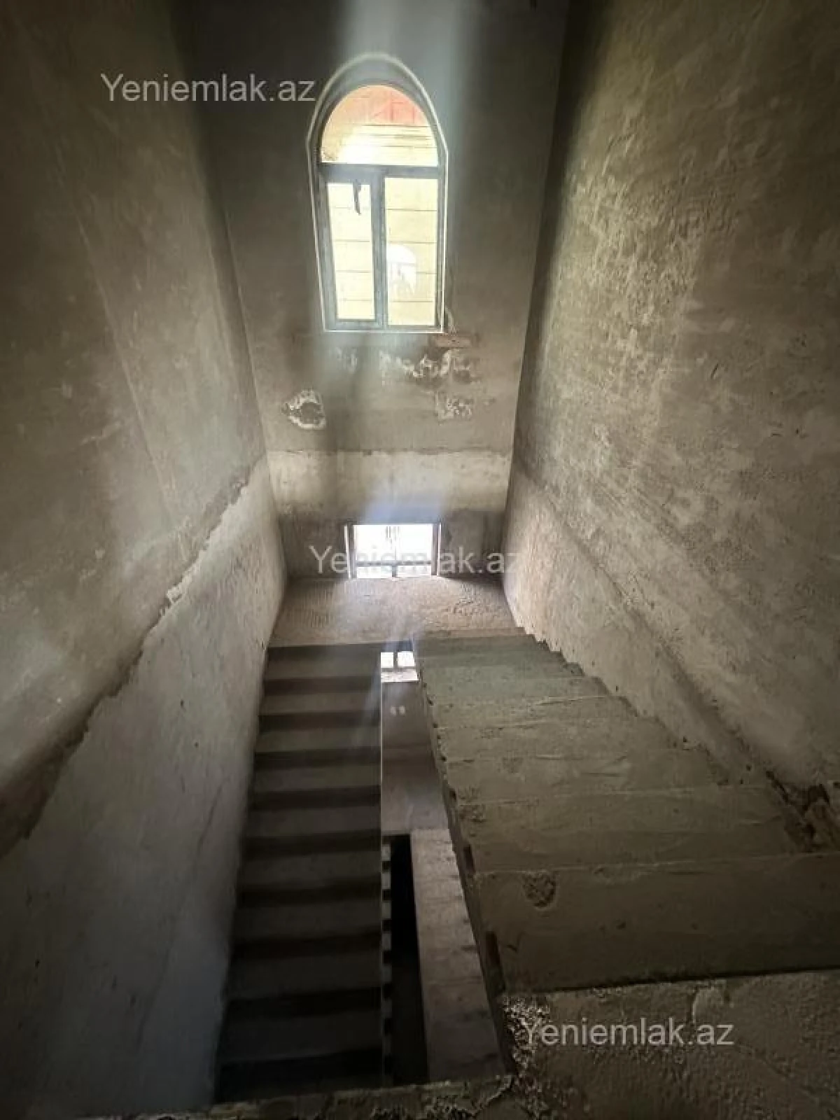 Satılır 7 otaqlı həyət evi 340 m²