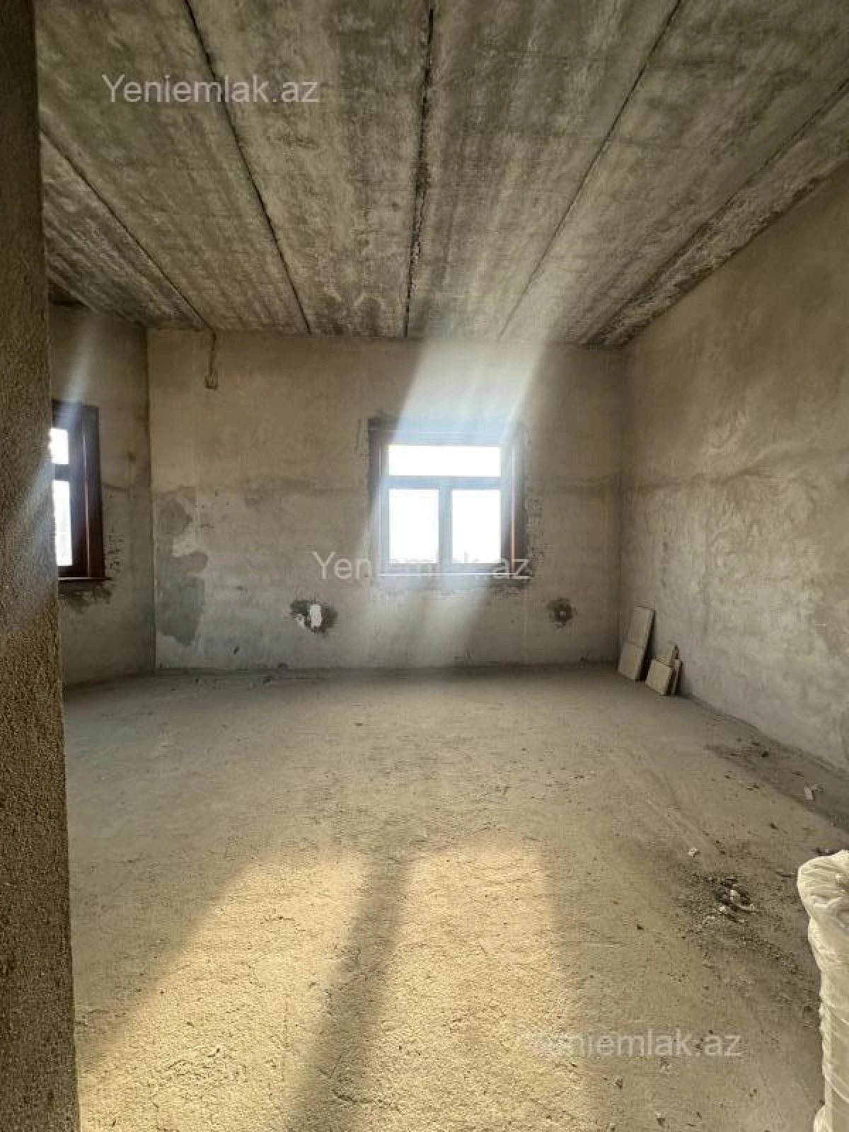 Satılır 7 otaqlı həyət evi 340 m²