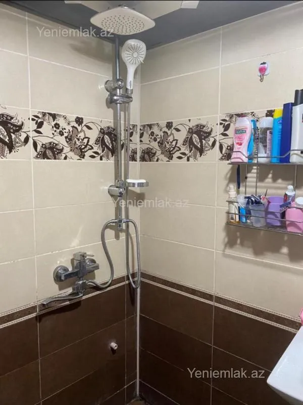 Satılır 2 otaqlı köhnə tikili 67 m²